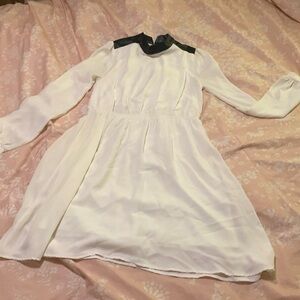 Everly dress. Off white with black details. Size s.